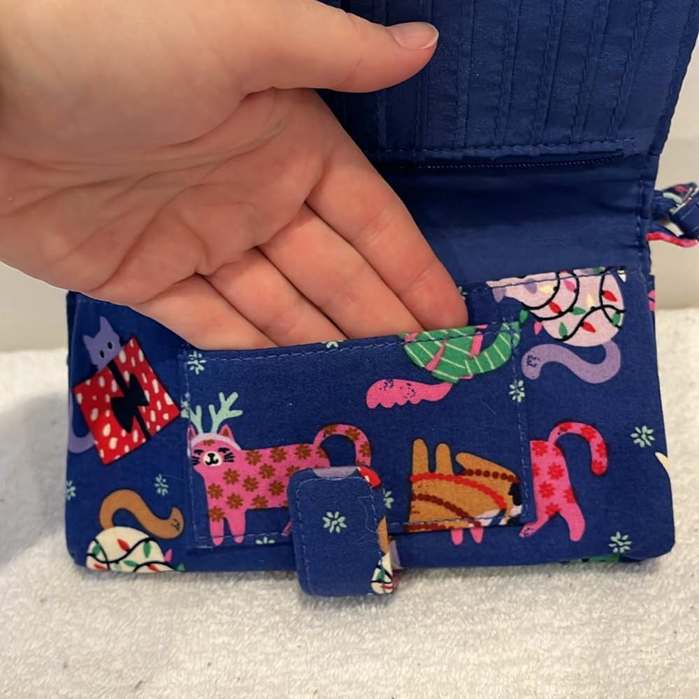 Vera Bradley Catnip Christmas Cat Print Phone Wristlet - Picture 5 of 6